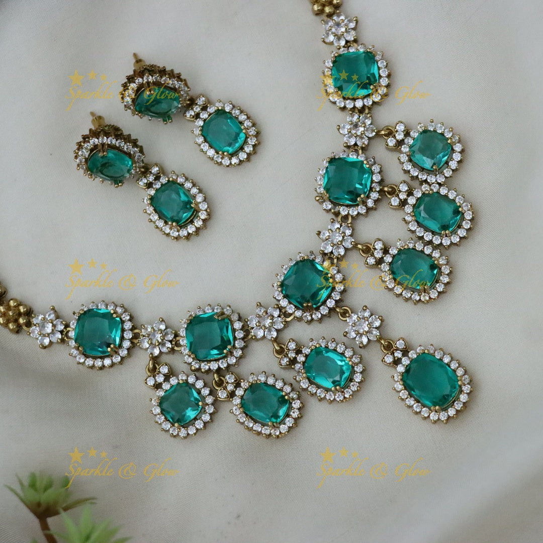 Exquisite Emerald Short Necklace Set