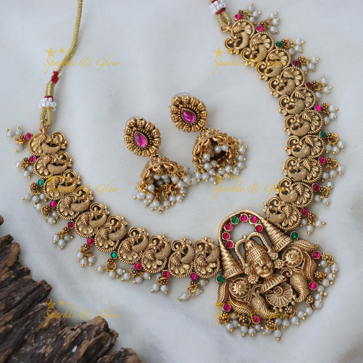 Exquisite Gold-Toned Temple Short Necklace