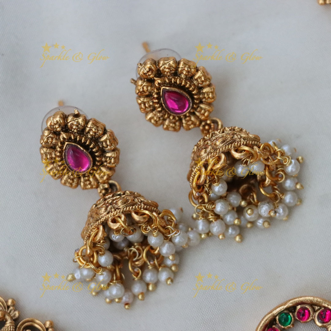 Exquisite Gold-Toned Temple Short Necklace