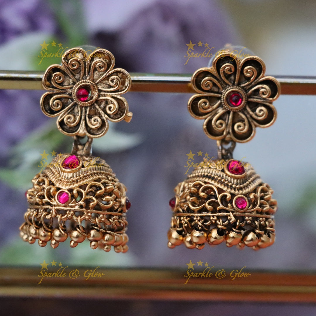 Exquisite Gold-Tone Short Necklace with Earrings