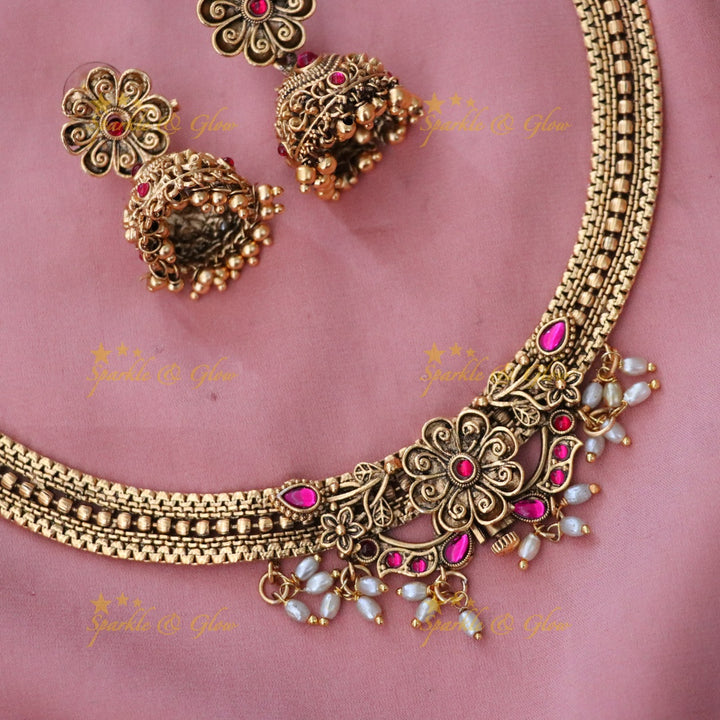 Exquisite Gold-Tone Short Necklace with Earrings