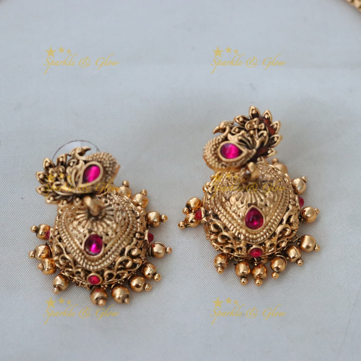 Elegant Gold-Tone Floral Necklace Perfect for Festivities