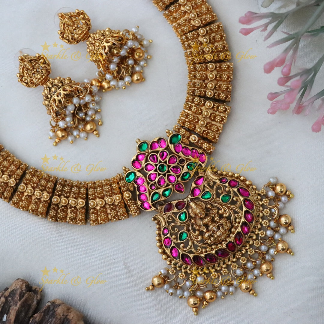 Exquisite Gold Short Temple Necklace - Ideal for Weddings