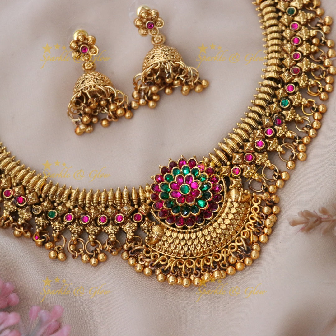 Elegant Gold Short Necklace for Weddings and Festive Celebrations