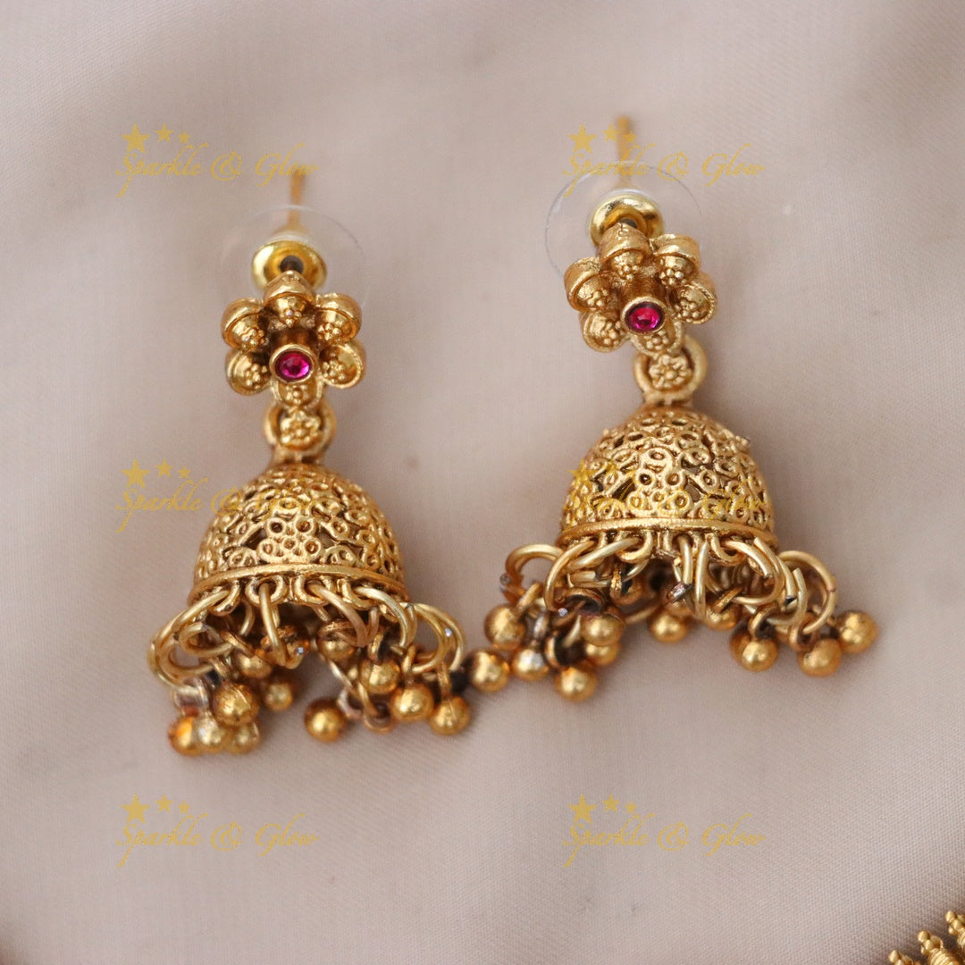 Elegant Gold Short Necklace for Weddings and Festive Celebrations