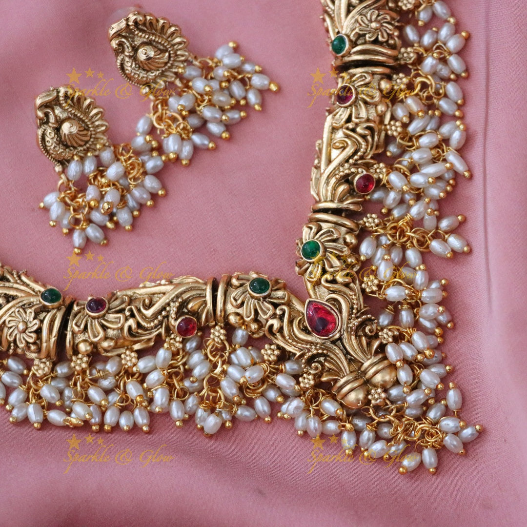Exquisite Gold-Toned Short Necklace for Festive Elegance