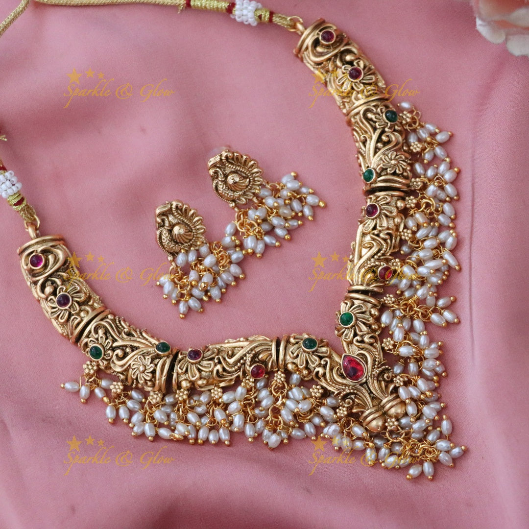 Exquisite Gold-Toned Short Necklace for Festive Elegance