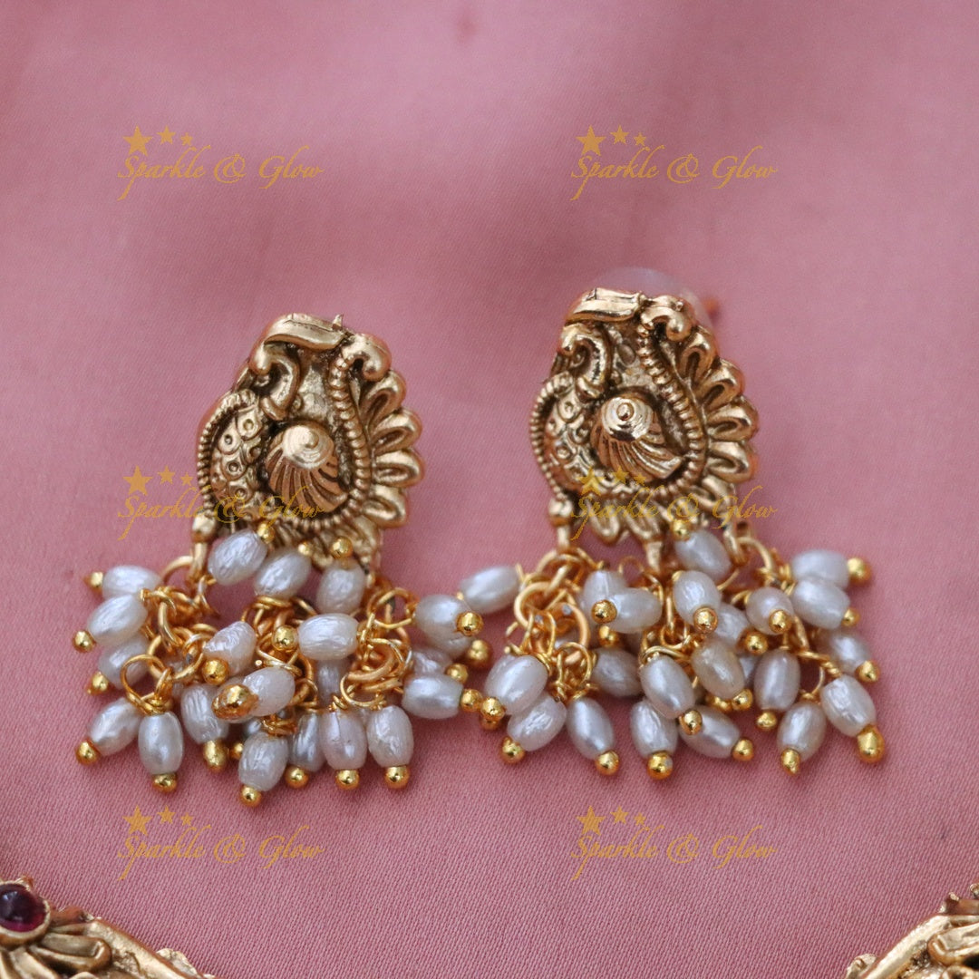 Exquisite Gold-Toned Short Necklace for Festive Elegance