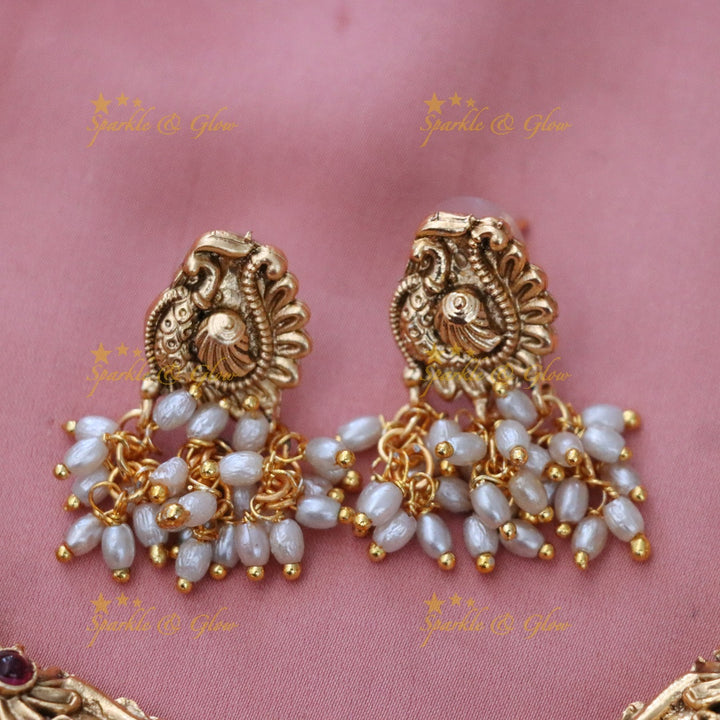 Exquisite Gold-Toned Short Necklace for Festive Elegance