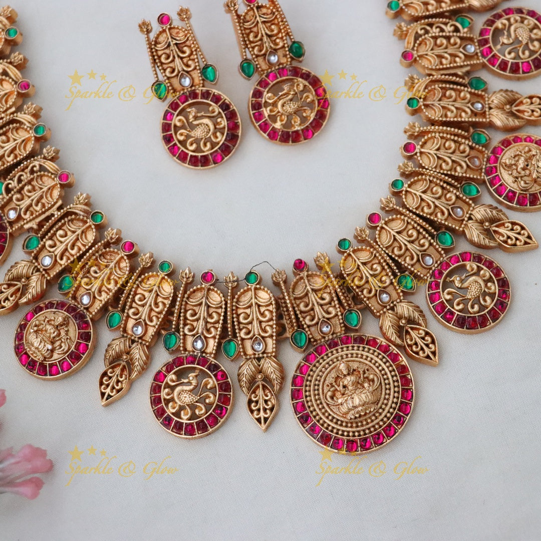 Exquisite Temple Short Necklace Set for Festive Elegance