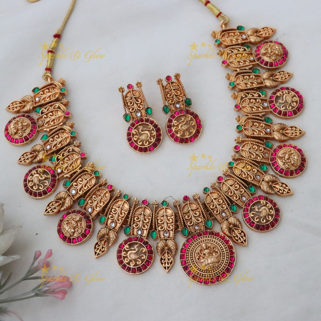 Exquisite Temple Short Necklace Set for Festive Elegance