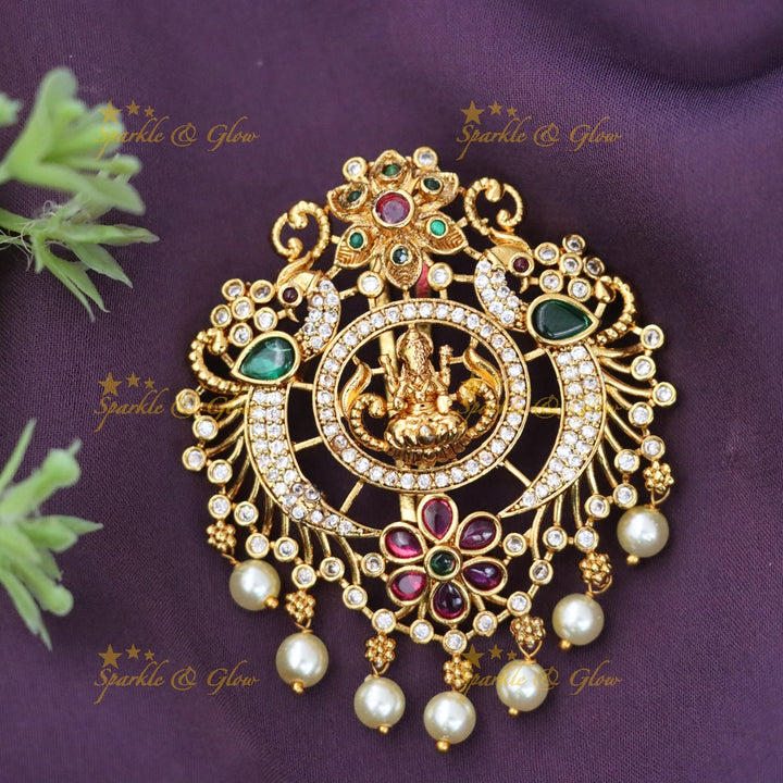 Exquisite Temple Hairpin with Golden Idol Design