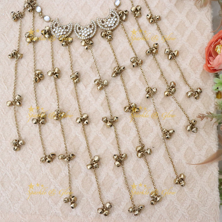 Exquisite Gold Hair Pins for Festive Glamour