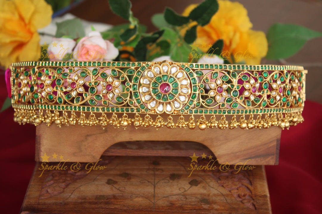 Gold alike non idol statement kemp hipbelt with greean beads