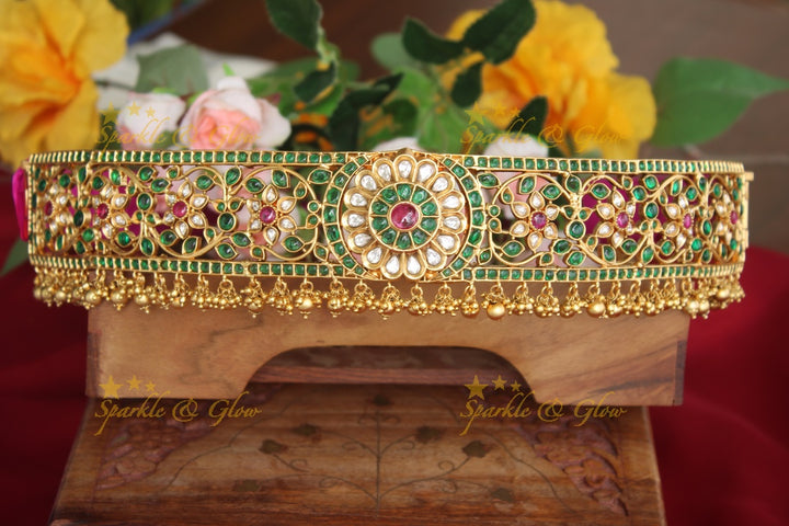 Gold alike non idol statement kemp hipbelt with greean beads