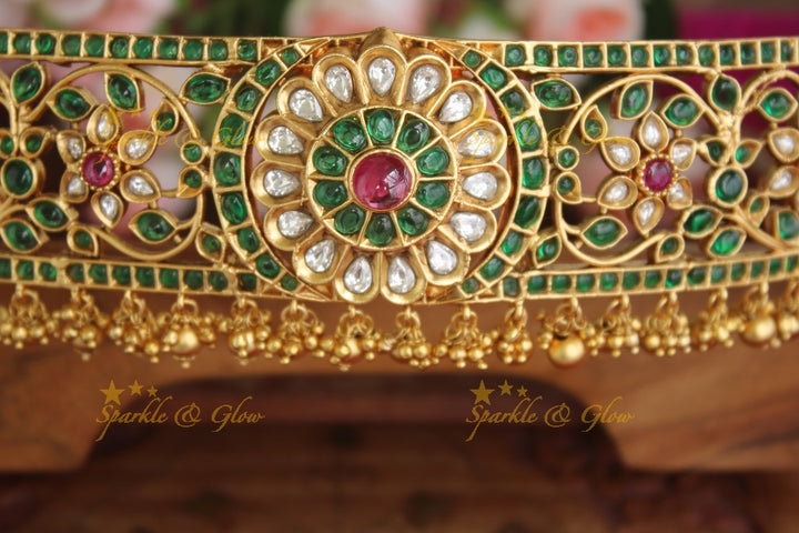 Gold alike non idol statement kemp hipbelt with greean beads