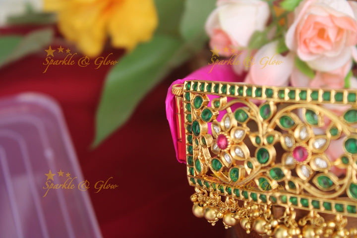 Gold alike non idol statement kemp hipbelt with greean beads
