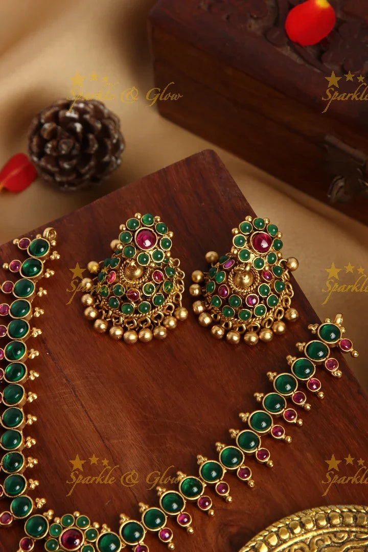 Gold alike Elegant Kemp Adigai necklace - Green Kemp - Sparkle and Glow