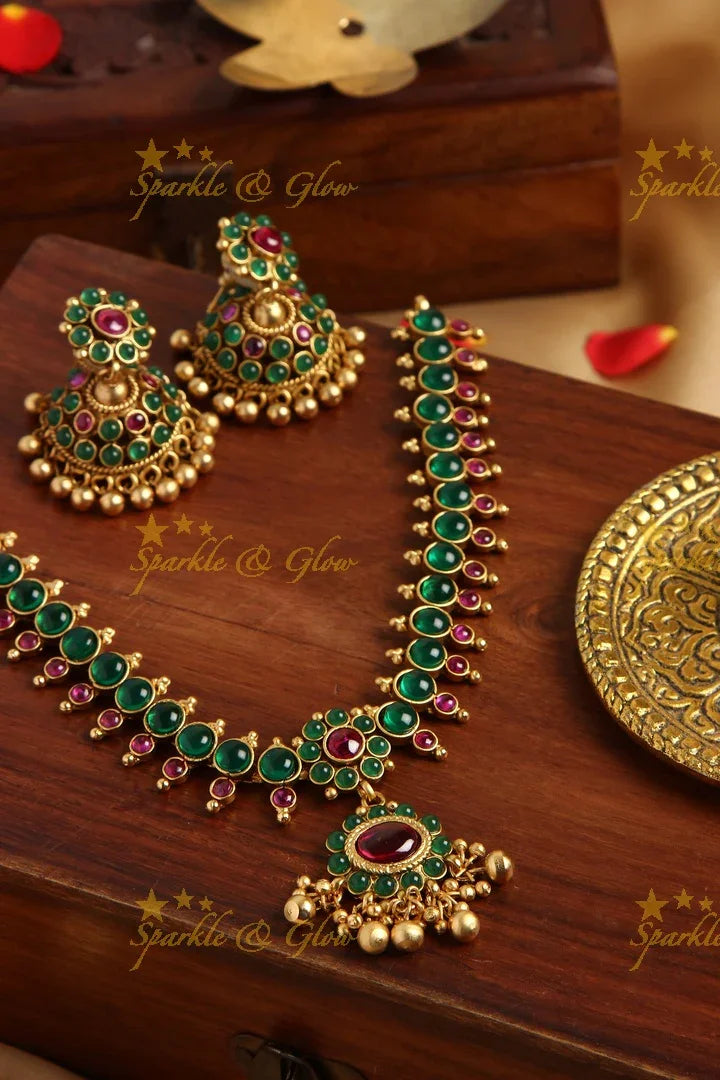 Gold alike Elegant Kemp Adigai necklace - Green Kemp - Sparkle and Glow