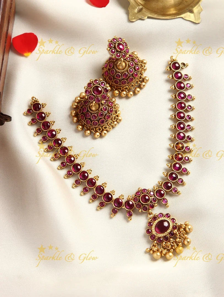 Gold alike Elegant Kemp Adigai necklace - Green Kemp - Sparkle and Glow