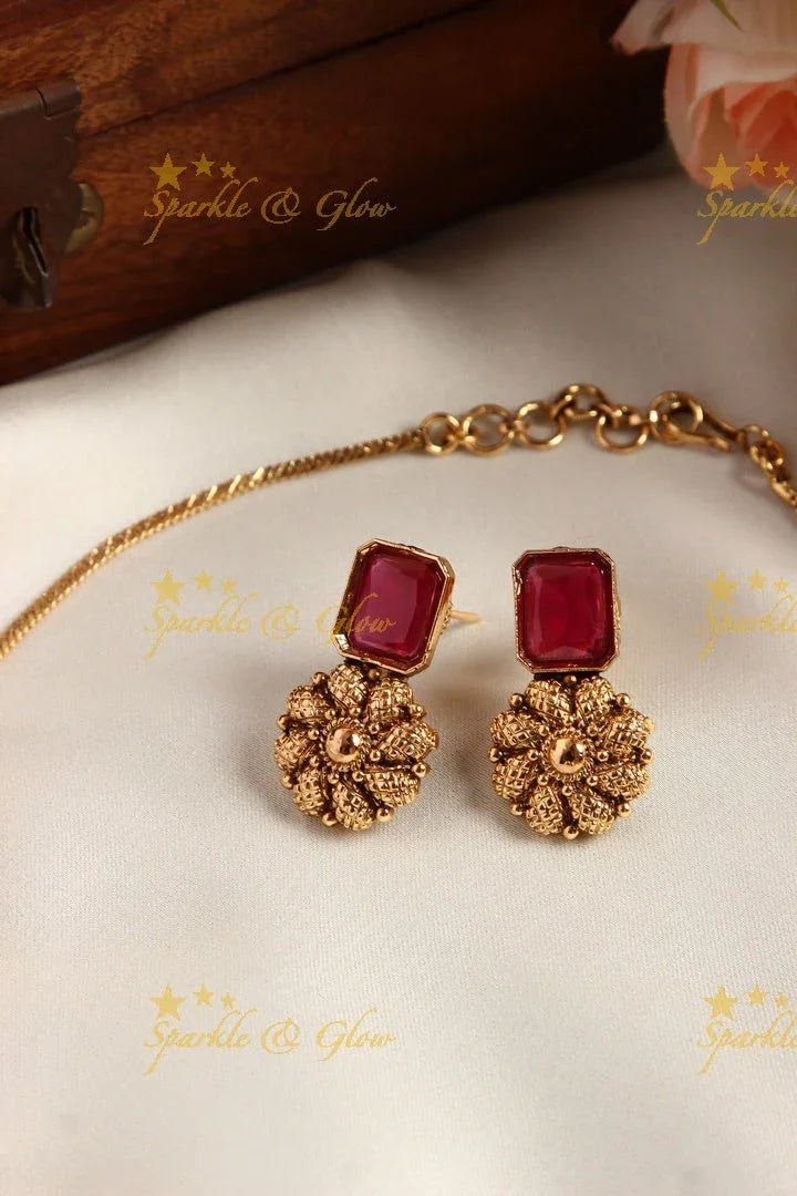 Elegant gold alike floral necklace- Pink - Sparkle and Glow