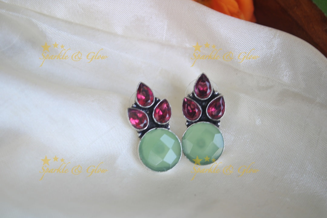 Red stoned leaf design earrings-Green