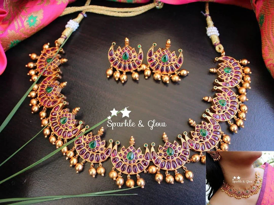 Half moon shaped real kemp stones choker/Short necklace - Sparkle and Glow