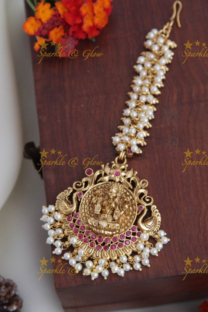 Lakshmi kemp stones single line maang tikka - Kempu - Sparkle and Glow - Pearl Kemp - 