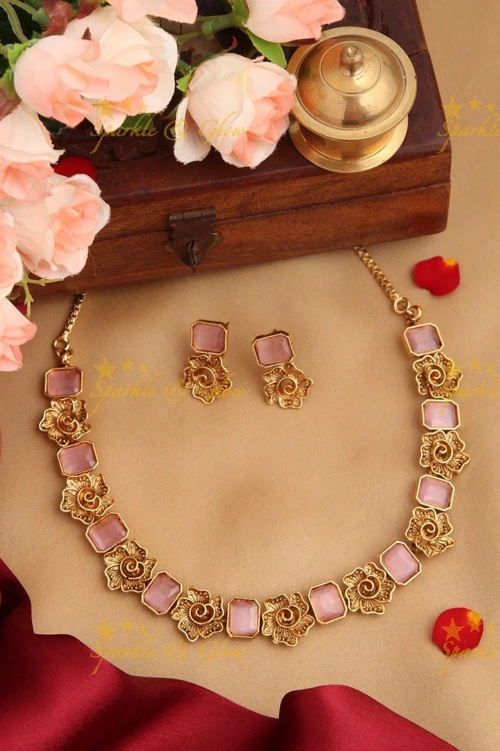 Budgetted Floral Kemp Short Necklace - Light Pink - Sparkle and Glow