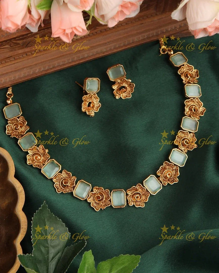 Budgetted Floral Kemp Short Necklace - Light Pink - Sparkle and Glow