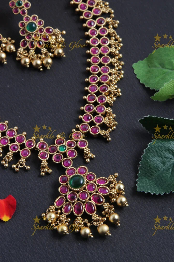 Beautiful Floral Short Necklace - Pink - Sparkle and Glow