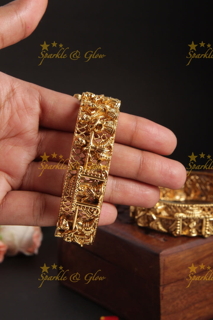 Gold alike elegant bridal procession carved bangle