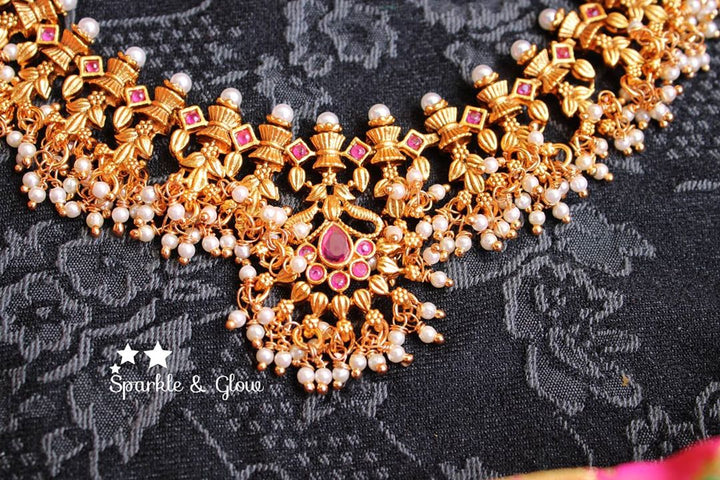 CZ stones Gutta pusala short neckset - Pink