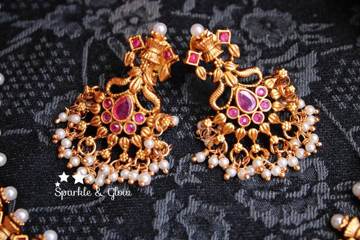 CZ stones Gutta pusala short neckset - Pink