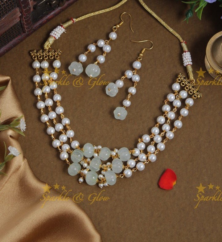 Beautiful Pearl choker with light violet beads - Sparkle and Glow - Grey - Back Chain