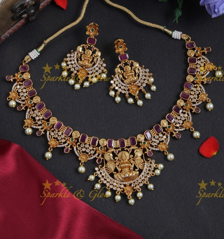 Floral Kemp Stone Pearl Short Necklace