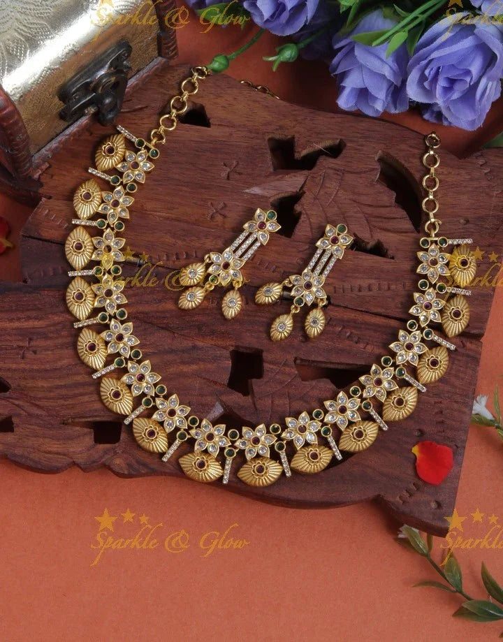 Gold alike Floral eye shaped necklace - Sparkle and Glow