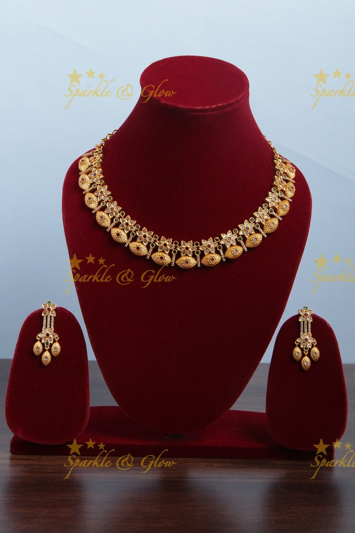 Gold alike Floral eye shaped necklace