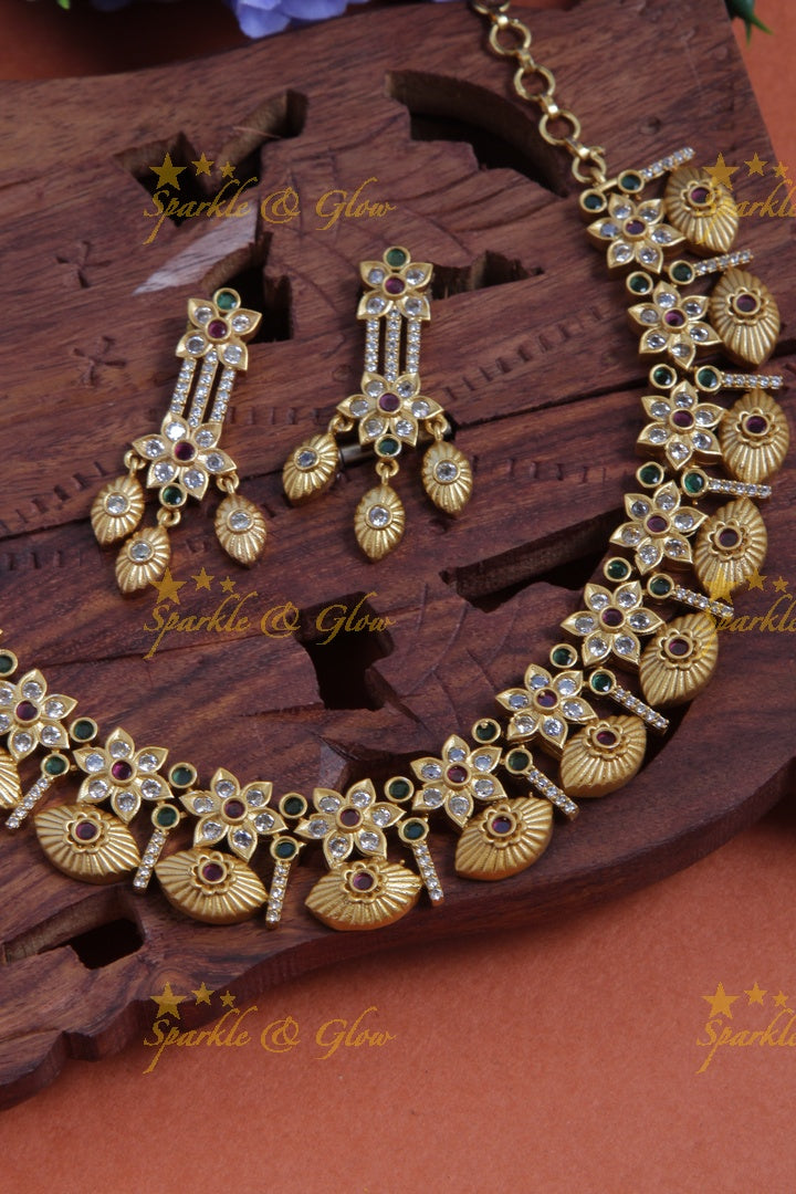 Gold alike Floral eye shaped necklace