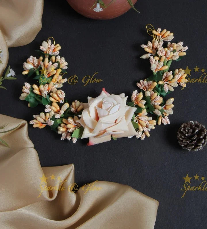 Rose Hair Veena Gajra with Leaf Branch Design