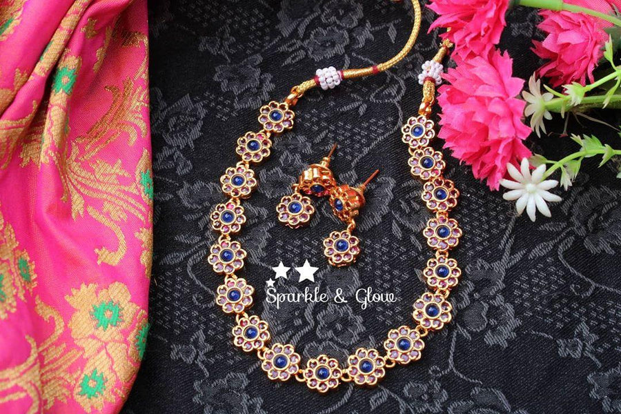 Simple kemp flower short necklace - Kemp Blue - Sparkle and Glow