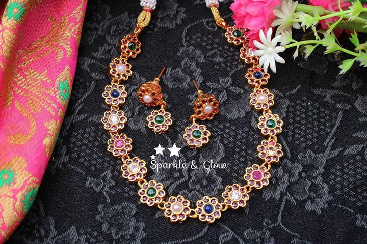 Simple kemp flower short necklace - Kemp Blue - Sparkle and Glow