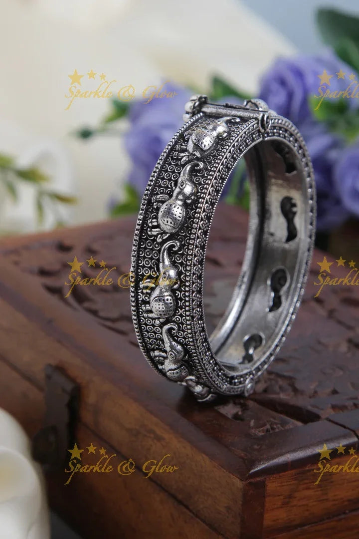 Exclusive Silver Tone Tribal Hinged Screw Kadas - Sparkle and Glow