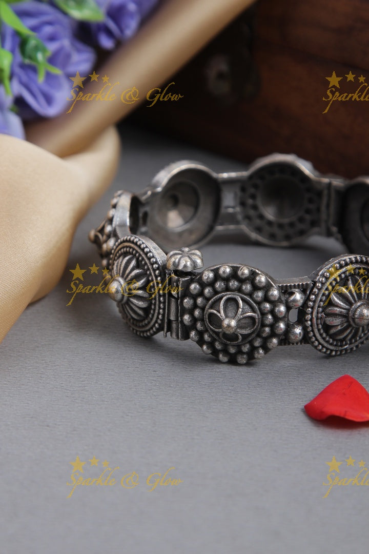 Silver Floral Design Openable Bangle