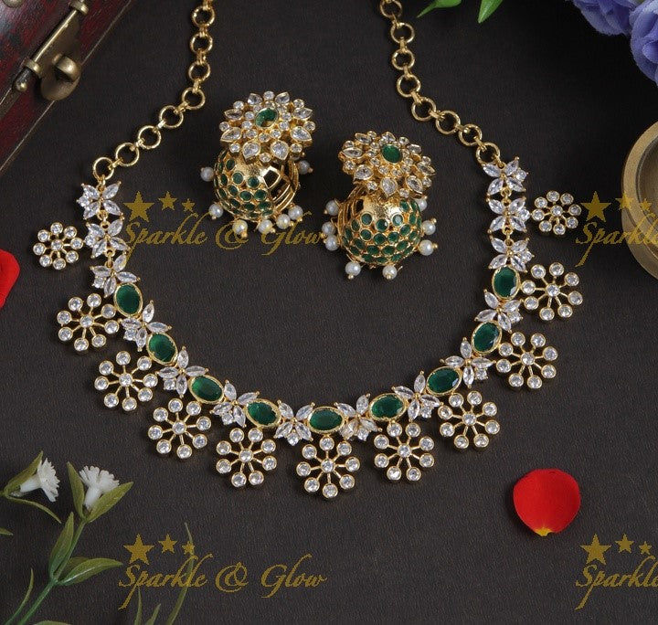 Sparkling ad snowflake necklace - White