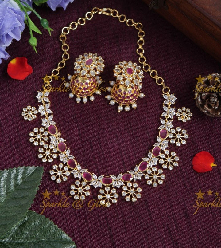 Sparkling ad snowflake necklace - White