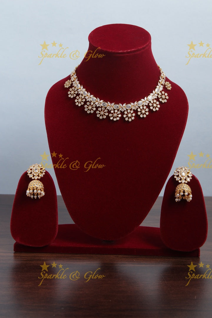 Sparkling ad snowflake necklace - White