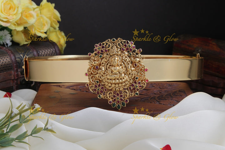 Gold alike polished Lakshmi pendent plain hipbelt