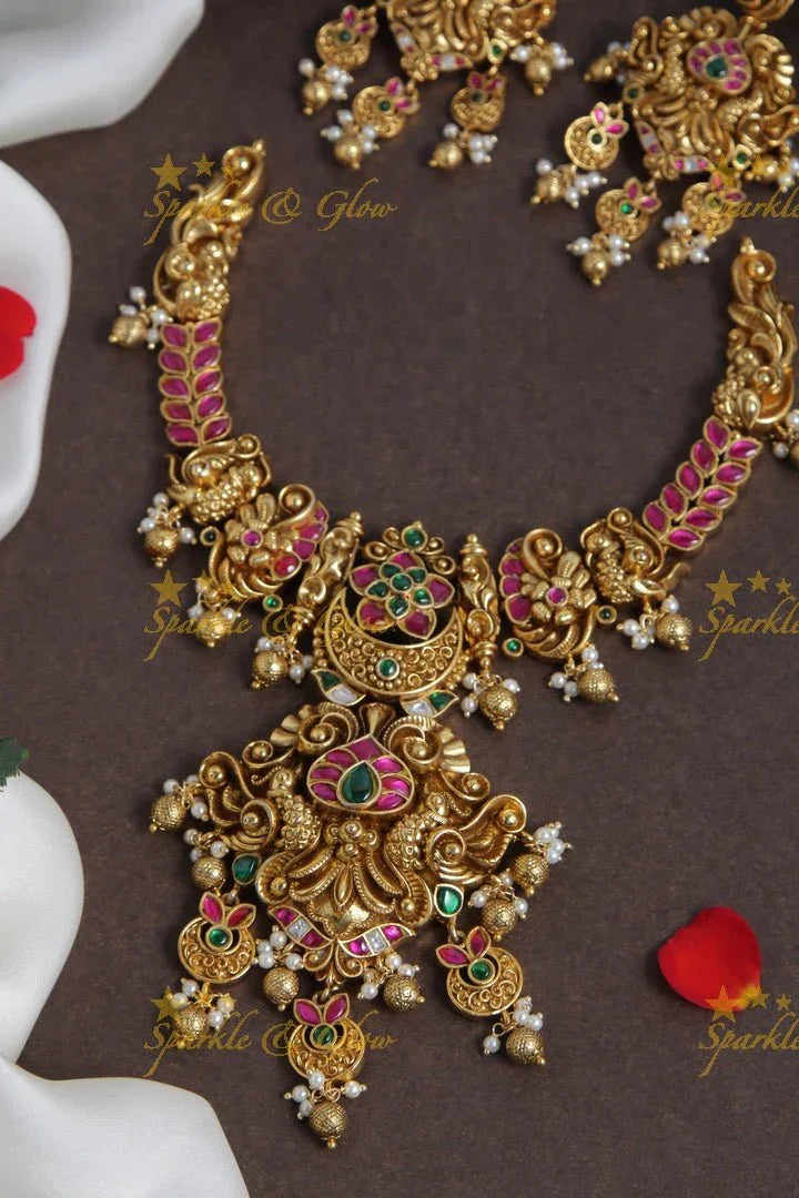 Beautiful jadau kudnan intricate design short necklace - Sparkle and Glow