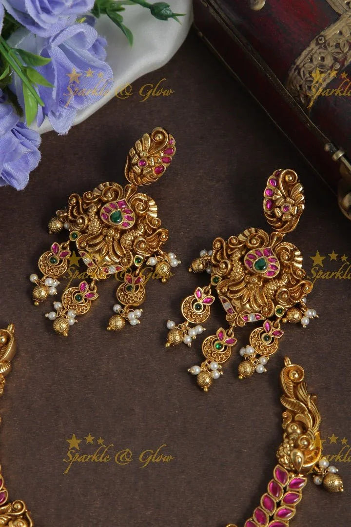 Beautiful jadau kudnan intricate design short necklace - Sparkle and Glow